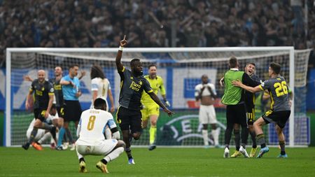 MARSEILLE, FRANCE - MAY 05: Lutsharel Geertruida of Feyenoord celebrates their sides victory in the UEFA Conference League Semi Final Leg Two match between Olympique Marseille and Feyenoord at Stade Velodrome on May 05, 2022 in Marseille, France. (Photo by Chris Ricco/Getty Images)
