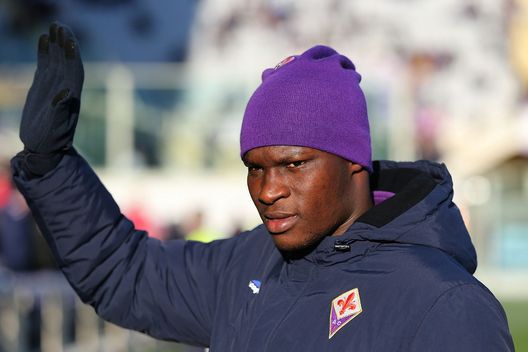  FLORENCE, ITALY - DECEMBER 17: Khouma Babacar of ACF Fiorentina gestures during the Serie A match betweenACF Fiorentina and Genoa CFC at Stadio Artemio Franchi on December 17, 2017 in Florence, Italy. (Photo by Gabriele Maltinti/Getty Images) 