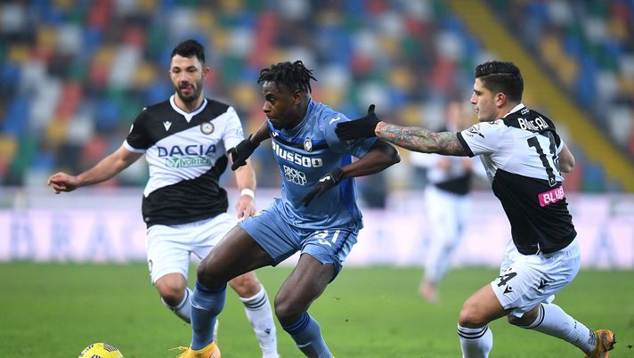 UDINE, ITALY - JANUARY 20: Duvan zapata of Atalanta BC competes for the ball with Kevin Bonifazi of Udinese during the Serie A match between Udinese Calcio and Atalanta BC at Dacia Arena on January 20, 2021 in Udine, Italy. (Photo by Alessandro Sabattini/Getty Images) UDINE, ITALY - JANUARY 20: Duvan zapata of Atalanta BC competes for the ball with Kevin Bonifazi of Udinese during the Serie A match between Udinese Calcio and Atalanta BC at Dacia Arena on January 20, 2021 in Udine, Italy. (Photo by Alessandro Sabattini/Getty Images)