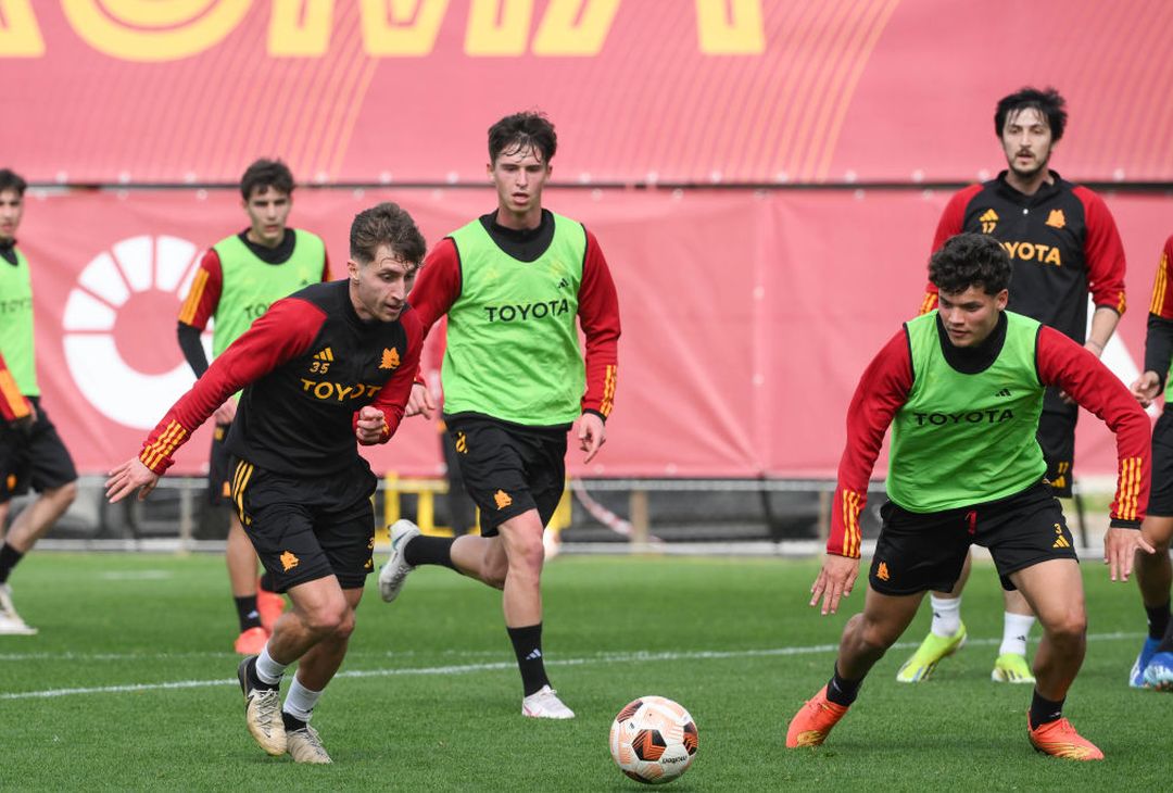 Roma, la ripresa degli allenamenti dopo la vittoria col Monza – FOTO GALLERY - immagine 7