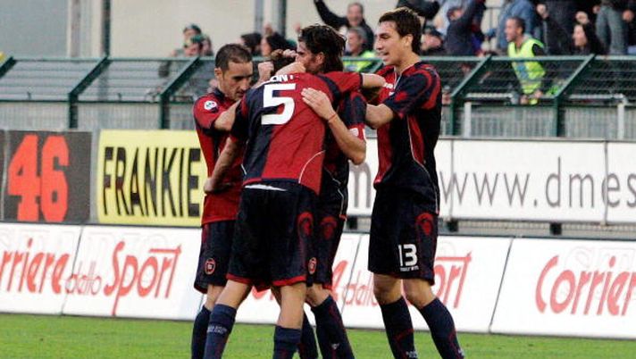 CAGLIARI, ITALY - NOVEMBER 29: Daniele Conti #5, Diego Lopez and Davide Astori #13 of Cagliari celebrate a goal during the Serie A match between Cagliari Calcio and Juventus at Stadio Sant'Elia on November 29, 2009 in Cagliari, Italy. (Photo by Enrico Locci/Getty Images) CAGLIARI, ITALY - NOVEMBER 29: Daniele Conti #5, Diego Lopez and Davide Astori #13 of Cagliari celebrate a goal during the Serie A match between Cagliari Calcio and Juventus at Stadio Sant'Elia on November 29, 2009 in Cagliari, Italy. (Photo by Enrico Locci/Getty Images)