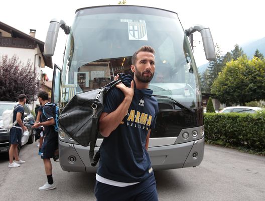 TRENTO, ITALY - JULY 19: Valerio Di Cesare of Parma Calcio 1913 arrives at Corona Hotel on July 19, 2017 in Pinzolo near Trento, Italy. (Photo by Emilio Andreoli/Getty Images) TRENTO, ITALY - JULY 19: Valerio Di Cesare of Parma Calcio 1913 arrives at Corona Hotel on July 19, 2017 in Pinzolo near Trento, Italy. (Photo by Emilio Andreoli/Getty Images)