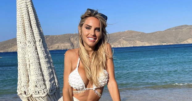 Michela Persico, scatto in bikini a bordo piscina da impazzire: che fisico- immagine 2