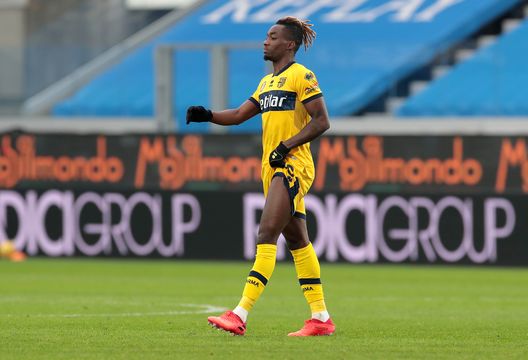 BERGAMO, ITALY - JANUARY 06: Yann Karamoh of Parma Calcio walks with an injury during the Serie A match between Atalanta BC and Parma Calcio at Gewiss Stadium on January 06, 2021 in Bergamo, Italy. Sporting stadiums around Italy remain under strict restrictions due to the Coronavirus Pandemic as Government social distancing laws prohibit fans inside venues resulting in games being played behind closed doors. (Photo by Emilio Andreoli/Getty Images) BERGAMO, ITALY - JANUARY 06: Yann Karamoh of Parma Calcio walks with an injury during the Serie A match between Atalanta BC and Parma Calcio at Gewiss Stadium on January 06, 2021 in Bergamo, Italy. Sporting stadiums around Italy remain under strict restrictions due to the Coronavirus Pandemic as Government social distancing laws prohibit fans inside venues resulting in games being played behind closed doors. (Photo by Emilio Andreoli/Getty Images)