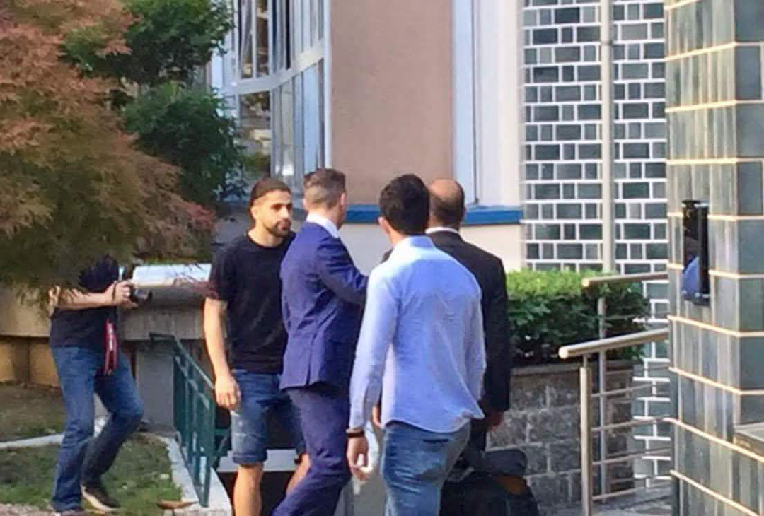 FOTO PM – L’arrivo di Ricardo Rodriguez alla clinica “La Madonnina”- immagine 1