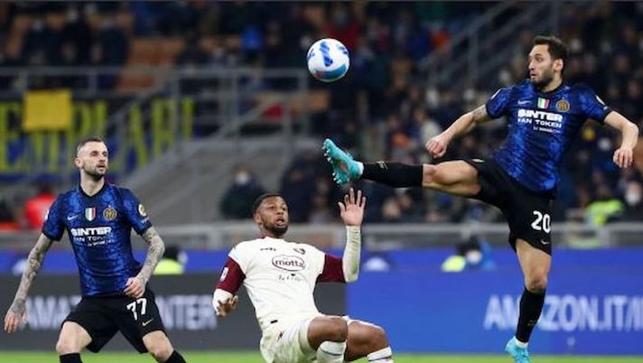 Costacurta: “Brozovic? Meglio Inter con Calhanoglu. Col Porto post rosso tutto più facile” - immagine 1