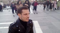 FCIN1908 / Cedric Soares in centro a Milano per un’intervista: foto e selfie con i fan