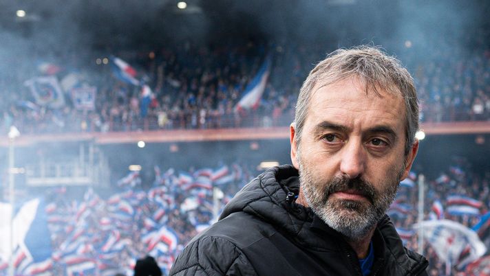 GENOA, ITALY - APRIL 03: Marco Giampaolo head coach of Sampdoria looks on prior to kick-off in the Serie A match between UC Sampdoria and AS Roma at Stadio Luigi Ferraris on April 3, 2022 in Genoa, Italy. (Photo by Getty Images) Giampaolo: “Il motivo per cui ho tolto Sensi. Giovinco è fuori e un giocatore non è ancora pronto” - immagine 1
