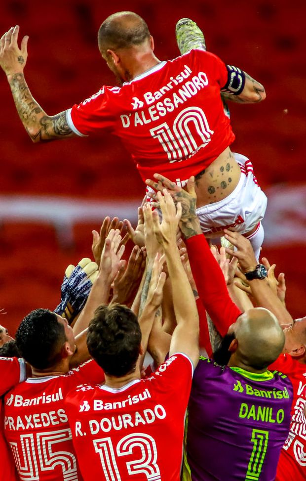 (Photo by Silvio Avila/Getty Images) (Photo by Silvio Avila/Getty Images)