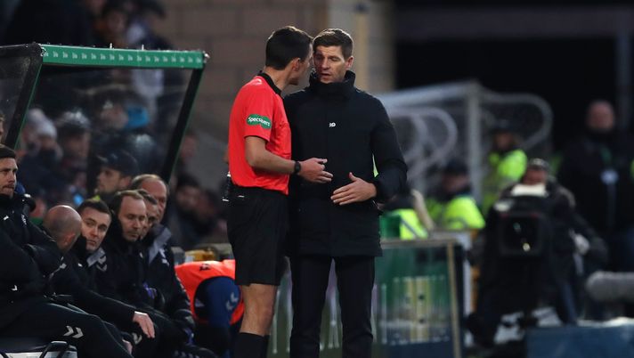 LIVINGSTON, SCOTLAND - JANUARY 27: Referee Kevin Clancy and Steven Gerrard, Manager of Rangers in discussion during the Ladbrokes Premiership match between Livingston and Rangers at Tony Macaroni Arena on January 27, 2019 in Livingston, United Kingdom. (Photo by Ian MacNicol/Getty Images) LIVINGSTON, SCOTLAND - JANUARY 27: Referee Kevin Clancy and Steven Gerrard, Manager of Rangers in discussion during the Ladbrokes Premiership match between Livingston and Rangers at Tony Macaroni Arena on January 27, 2019 in Livingston, United Kingdom. (Photo by Ian MacNicol/Getty Images)