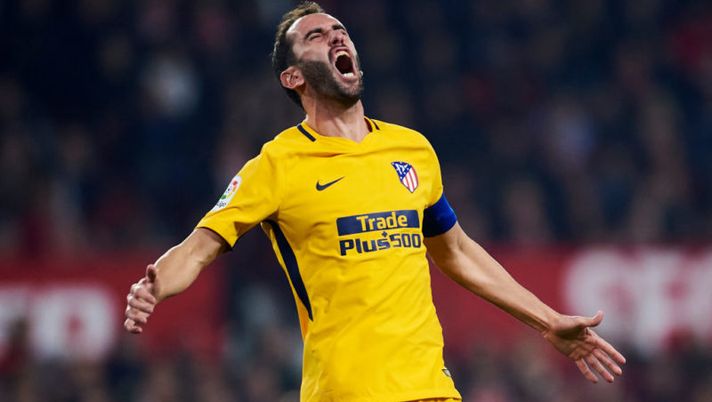 SEVILLE, SPAIN - JANUARY 23: Diego Godin of Atletico Madrid reacts during the Copa del Rey, Quarter Final, second Leg match between Sevilla FC and Atletico de Madrid at Estadio Ramon Sanchez Pizjuan on January 23, 2018 in Seville, Spain. (Photo by Aitor Alcalde/Getty Images) Godin assicura: “Juve, hai preso un talento da top club, fa la differenza” - immagine 1
