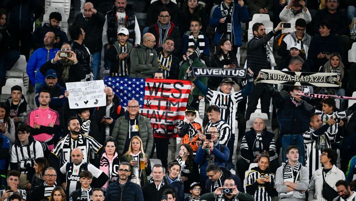 Juve-Roma, lanciato un seggiolino dal settore ospiti: ferito un tifoso bianconero - immagine 1