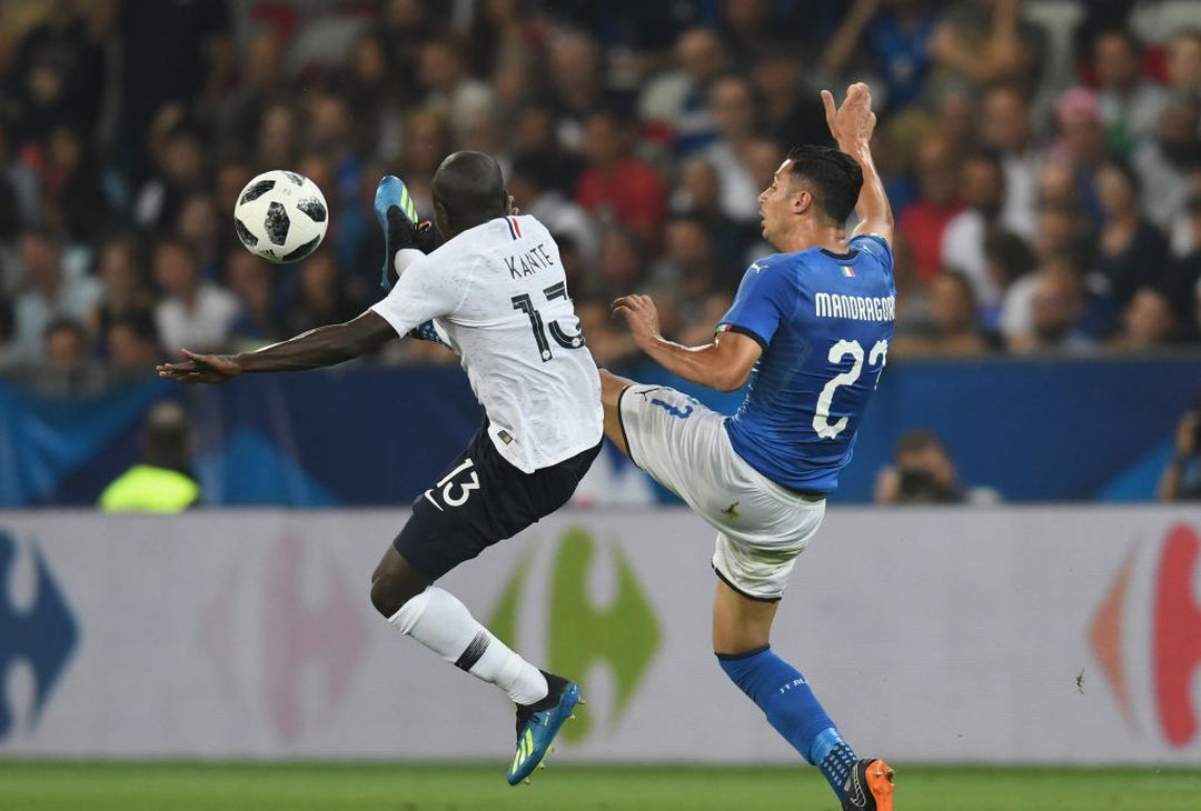  NICE, FRANCE - JUNE 01:  Rolando Mandragora of Italy competes for the ball with N'Golo Kante of France during the International Friendly match between France and Italy at Allianz Riviera Stadium on June 1, 2018 in Nice, France.  (Photo by Claudio Villa/Getty Images)  