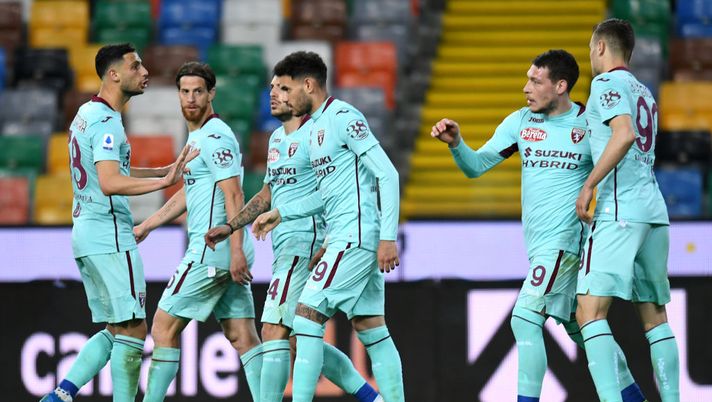 UDINE, ITALY - APRIL 10: Andrea Belotti of Torino FC celebrates with Alessandro Buongiorno and team mates after scoring their side's first goal during the Serie A match between Udinese Calcio and Torino FC at Dacia Arena on April 10, 2021 in Udine, Italy. Sporting stadiums around Italy remain under strict restrictions due to the Coronavirus Pandemic as Government social distancing laws prohibit fans inside venues resulting in games being played behind closed doors. (Photo by Alessandro Sabattini/Getty Images) UDINE, ITALY - APRIL 10: Andrea Belotti of Torino FC celebrates with Alessandro Buongiorno and team mates after scoring their side's first goal during the Serie A match between Udinese Calcio and Torino FC at Dacia Arena on April 10, 2021 in Udine, Italy. Sporting stadiums around Italy remain under strict restrictions due to the Coronavirus Pandemic as Government social distancing laws prohibit fans inside venues resulting in games being played behind closed doors. (Photo by Alessandro Sabattini/Getty Images)