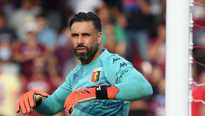 SALERNO, ITALY - OCTOBER 02: Salvatore Sirigu of Genoa CFC during the Serie A match between US Salernitana v Genoa CFC at Stadio Arechi on October 2, 2021 in Salerno, Italy. (Photo by Francesco Pecoraro/Getty Images) Napoli, CorSport: “Praticamente bloccato Sirigu, ma è bivio Ospina-Meret ora” - immagine 1
