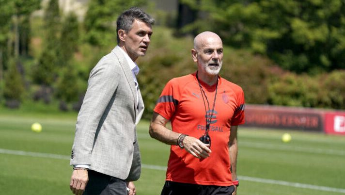 CAIRATE, ITALY - MAY 23: Paolo Maldini and Stefano Pioli of AC Milan look during an AC Milan training session at Milanello on May 23, 2023 in Cairate, Italy. (Photo by Pier Marco Tacca/AC Milan via Getty Images) Maldini: “Pioli va ringraziato! La verità sul mio addio, Cardinale, Tonali, Messi e l’algoritmo…” - immagine 1