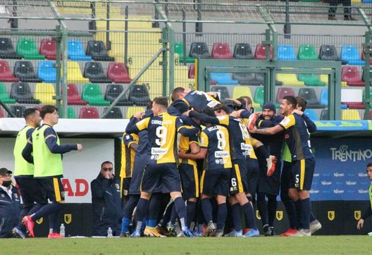 foto AC Trento Trento abbraccio dei calciatori