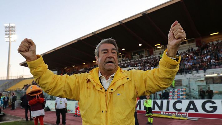 LIVORNO, ITALY - OCTOBER 26: Aldo Spinelli president of AS Livorno Calcio gestures during the Serie B match between AS Livorno and Pisa SC at Stadio Armando Picchi on October 26, 2019 in Livorno, Italy.  (Photo by Gabriele Maltinti/Getty Images) 