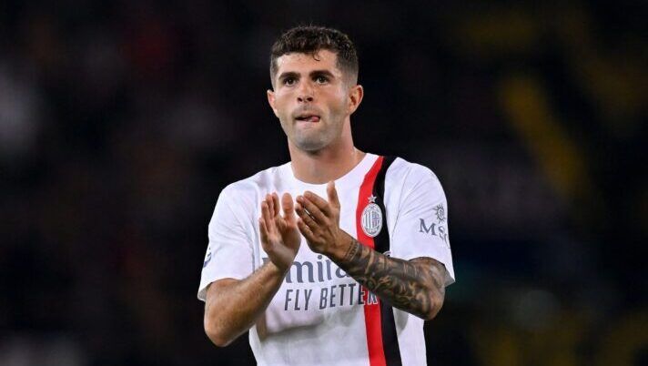 BOLOGNA, ITALY - AUGUST 21: Christian Pulisic of AC Milan during the Serie A TIM match between Bologna FC and AC Milan at Stadio Renato Dall'Ara on August 21, 2023 in Bologna, Italy. (Photo by Alessandro Sabattini/Getty Images) Pulisic: “Niente ‘mani’ a Genova, vi dico com’è andata. Felice al Milan, Pioli e i compagni…” - immagine 1
