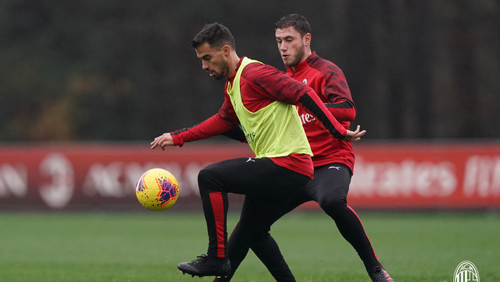 Jesús Suso e Davide Calabria in allenamento con il Milan a Milanello (credits: acmilan.com) 