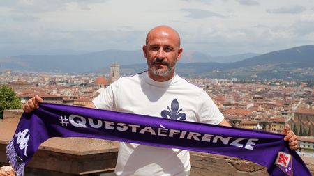 GERMOGLI PH 15 LUGLIO 2021 FIRENZE PIAZZALE MICHELANGELO LA LOGGIA PRESENTAZIONE DEL NUOVO ALLENATORE DELLA FIORENTINA VINCENZO ITALIANO NELLA FOTO VINCENZO ITALIANO GERMOGLI PH 15 LUGLIO 2021 FIRENZE PIAZZALE MICHELANGELO LA LOGGIA PRESENTAZIONE DEL NUOVO ALLENATORE DELLA FIORENTINA VINCENZO ITALIANO NELLA FOTO VINCENZO ITALIANO