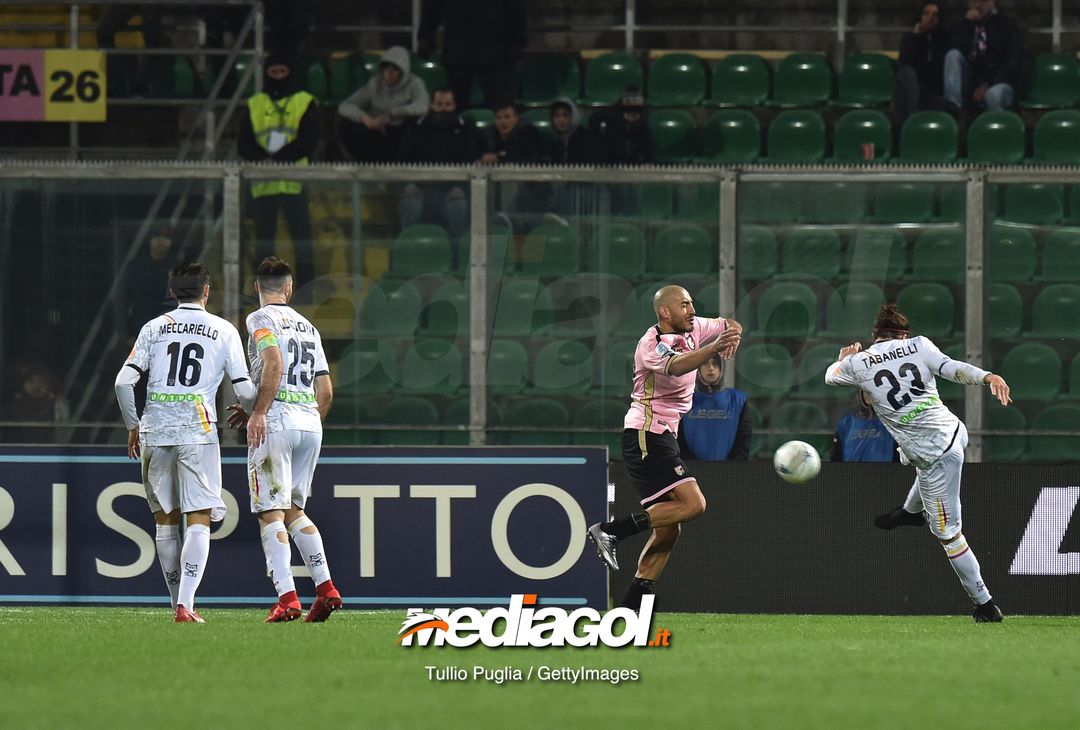  PALERMO, ITALY - MARCH 02: Andrea Tabanelli of Lecce  scores his goal during the Serie B match between US Citta di Palermo and Lecceat Stadio Renzo Barbera on March 02, 2019 in Palermo, Italy. (Photo by Tullio M. Puglia/Getty Images)  