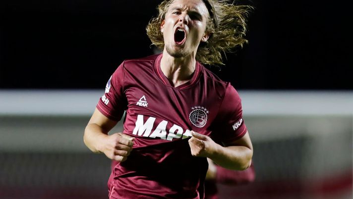SAO PAULO, BRAZIL - NOVEMBER 04: Pedro De La Vega of Lanus celebrates after scoring the first goal of his team during a second leg match of Copa CONMEBOL Sudamericana second round between Sao Paulo and Lanus at Morumbi Stadium on November 04, 2020 in Sao Paulo, Brazil. (Photo by Andre Penner-Pool/Getty Images) 