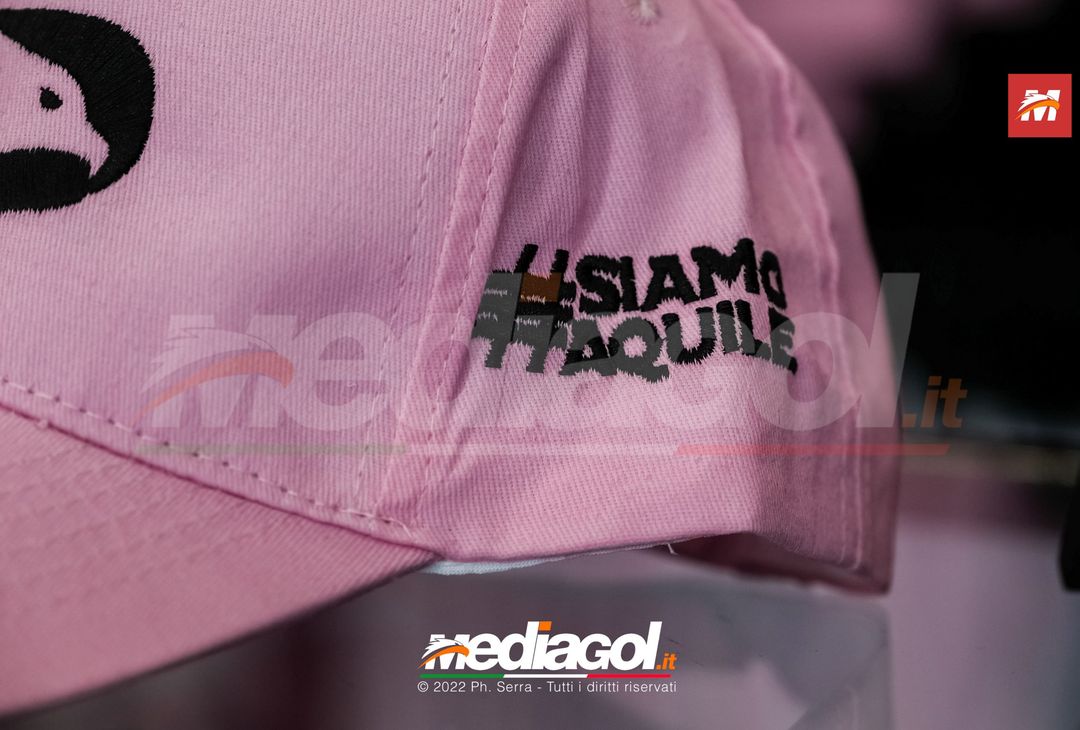 FOTO Palermo, code al Barbera per i cappellini omaggio agli abbonati (Gallery) - immagine 10