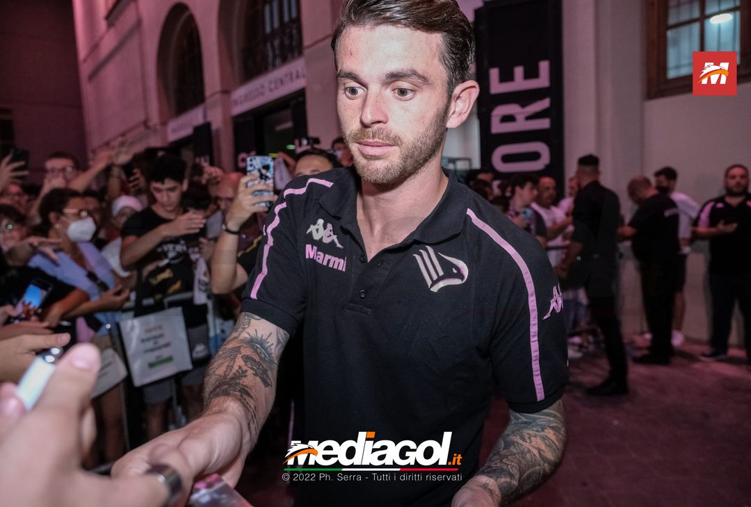 FOTO RITIRO PALERMO, Brunori e l’incontro con i tifosi al Barbera (Gallery) - immagine 45