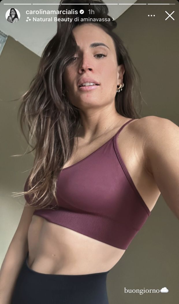 Carolina, il buongiorno sui social è super sensuale. Fisico top per lady Cassano- immagine 2