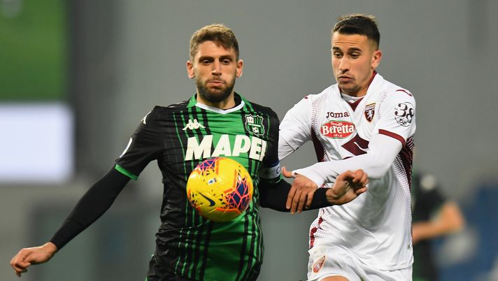 REGGIO NELL'EMILIA, ITALY - JANUARY 18: Domenico Berardi of US Sassuolo competes for the ball with Alejandro Berenguer of Torino FC during the Serie A match between US Sassuolo and Torino FC at Mapei Stadium - Città del Tricolore on January 18, 2020 in Reggio nell'Emilia, Italy (Photo by Alessandro Sabattini/Getty Images) REGGIO NELL'EMILIA, ITALY - JANUARY 18: Domenico Berardi of US Sassuolo competes for the ball with Alejandro Berenguer of Torino FC during the Serie A match between US Sassuolo and Torino FC at Mapei Stadium - Città del Tricolore on January 18, 2020 in Reggio nell'Emilia, Italy (Photo by Alessandro Sabattini/Getty Images)