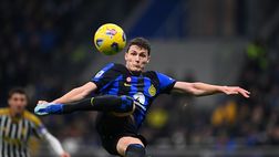 LIVEBLOG / Inter, tifosi nerazzurri ai piedi di Pavard: “Ma che giocatore sei?”