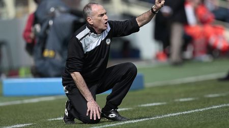 FLORENCE, ITALY - APRIL 06: Udinese head coach Francesco Guidolin gestures during the Serie A match between ACF Fiorentina and Udinese Calcio at Stadio Artemio Franchi on April 6, 2014 in Florence, Italy. (Photo by Gabriele Maltinti/Getty Images) FLORENCE, ITALY - APRIL 06: Udinese head coach Francesco Guidolin gestures during the Serie A match between ACF Fiorentina and Udinese Calcio at Stadio Artemio Franchi on April 6, 2014 in Florence, Italy. (Photo by Gabriele Maltinti/Getty Images)