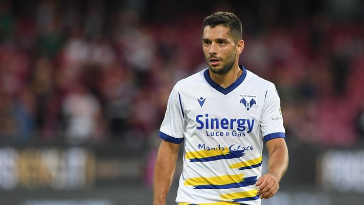 SALERNO, ITALY - SEPTEMBER 22: Gianluca Caprari of Hellas Verona during the Serie A match between US Salernitana v Hellas Verona FC at Stadio Arechi on September 22, 2021 in Salerno, Italy. (Photo by Francesco Pecoraro/Getty Images) Caprari Verona