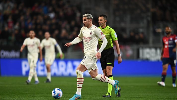 CAGLIARI, ITALY - MARCH 19: Theo Hernandez of AC Milan in action during the Serie A match between Cagliari Calcio and AC Milan at Sardegna Arena on March 19, 2022 in Cagliari, Italy. (Photo by Claudio Villa/AC Milan via Getty Images)