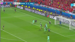 VIDEO / CR7 in crisi? non si direbbe: stacco imperioso e palla nel sacco
