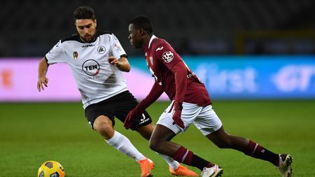 TURIN, ITALY - JANUARY 16: Riccardo Marchizza of Spezia and Wilfried Singo of Torino battle for possession during the Serie A match between Torino FC and Spezia Calcio at Stadio Olimpico di Torino on January 16, 2021 in Turin, Italy. Sporting stadiums around Italy remain under strict restrictions due to the Coronavirus Pandemic as Government social distancing laws prohibit fans inside venues resulting in games being played behind closed doors. (Photo by Valerio Pennicino/Getty Images)