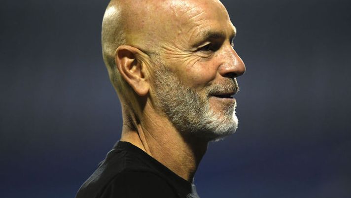 ZAGREB, CROATIA - OCTOBER 25: Stefano Pioli, Head Coach of AC Milan, looks on prior to kick off of the UEFA Champions League group E match between Dinamo Zagreb and AC Milan at Stadion Maksimir on October 25, 2022 in Zagreb, Croatia. (Photo by Jurij Kodrun/Getty Images) Pioli: “Ecco perché ho tolto De Ketelaere. Rebic forte, in estate abbiamo parlato e…” - immagine 1