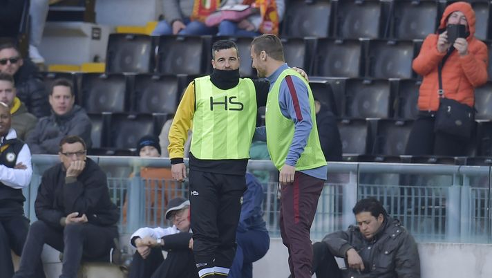 UDINE, ITALY - MARCH 13: Francesco Totti of AS Roma and Antonio Di Natale of Udinese Calcio during a warming-up during the Serie A match between Udinese Calcio and AS Roma at Stadio Friuli on March 13, 2016 in Udine, Italy. (Photo by Luciano Rossi/AS Roma via Getty Images) UDINE, ITALY - MARCH 13: Francesco Totti of AS Roma and Antonio Di Natale of Udinese Calcio during a warming-up during the Serie A match between Udinese Calcio and AS Roma at Stadio Friuli on March 13, 2016 in Udine, Italy. (Photo by Luciano Rossi/AS Roma via Getty Images)