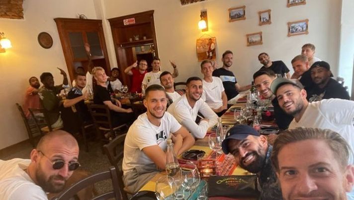 Ansaldi festeggia il compleanno con la squadra, le foto