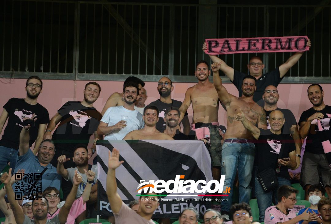 FOTOTIFO, Palermo-Genoa 1-0: i tifosi allo stadio “Renzo Barbera” (Gallery) - immagine 38