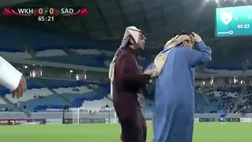 VIDEO / Presidente in campo per protestare con l’arbitro