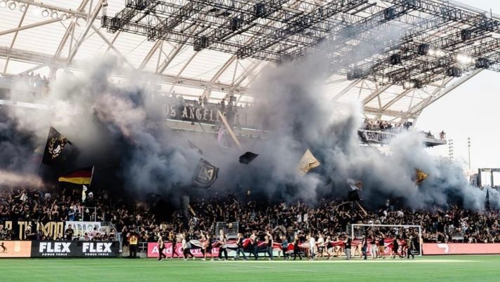 Ma allora è vero…derby di Los Angeles, anche nello sport Usa ci sono le curve con gli ultras! - immagine 1