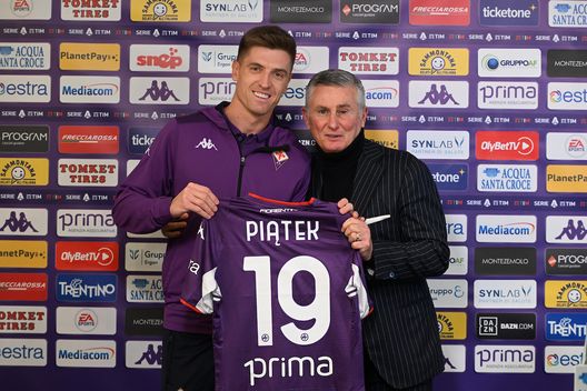 Conferenza stampa di presentazione del nuovo calciatore della Fiorentina Krzysztof PiatekClaudio Giovannini/CGE Fotogiornalismo Conferenza stampa di presentazione del nuovo calciatore della Fiorentina Krzysztof PiatekClaudio Giovannini/CGE Fotogiornalismo