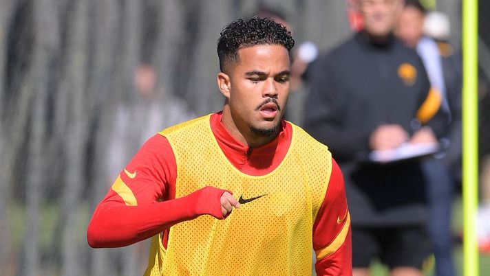 Roma, il Fulham vuole chiudere per Kluivert: offerti 9,5 milioni - immagine 1