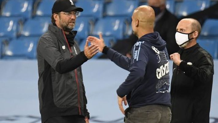 MANCHESTER, ENGLAND - JULY 02: Jurgen Klopp, Manager of Liverpool interact Pep Guardiola, Manager of Manchester City after the Premier League match between Manchester City and Liverpool FC at Etihad Stadium on July 02, 2020 in Manchester, England. Football Stadiums around Europe remain empty due to the Coronavirus Pandemic as Government social distancing laws prohibit fans inside venues resulting in all fixtures being played behind closed doors. (Photo by Peter Powell/Pool via Getty Images) MANCHESTER, ENGLAND - JULY 02: Jurgen Klopp, Manager of Liverpool interact Pep Guardiola, Manager of Manchester City after the Premier League match between Manchester City and Liverpool FC at Etihad Stadium on July 02, 2020 in Manchester, England. Football Stadiums around Europe remain empty due to the Coronavirus Pandemic as Government social distancing laws prohibit fans inside venues resulting in all fixtures being played behind closed doors. (Photo by Peter Powell/Pool via Getty Images)
