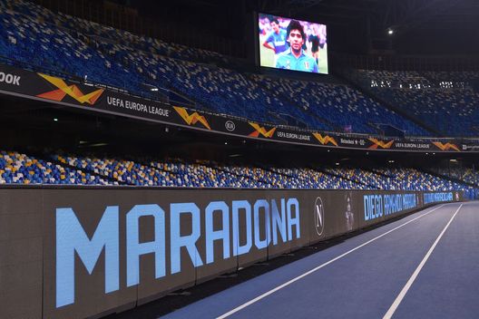 Maradona (getty images) Olimpico intitolato a Rossi, la moglie: “A Napoli cacciato Santo per un ex drogato”- immagine 3