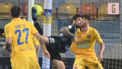 VIDEO Serie B, Frosinone-Como: che gol Gliozzi! Tacco al volo che vale tre punti