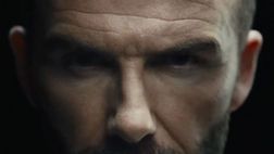 VIDEO / David Beckham presta il suo corpo per la battaglia contro la violenza sui bimbi