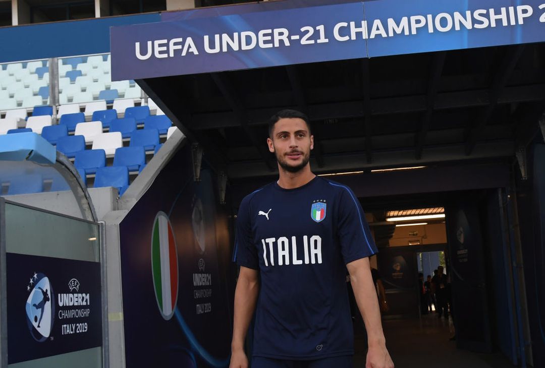  REGGIO NELL'EMILIA, ITALY - JUNE 21:  Rolando Mandragora of Italy looks on during a Italy training session at Mapei Stadium on June 21, 2019 in Reggio nell'Emilia, Italy.  (Photo by Claudio Villa/Getty Images) 